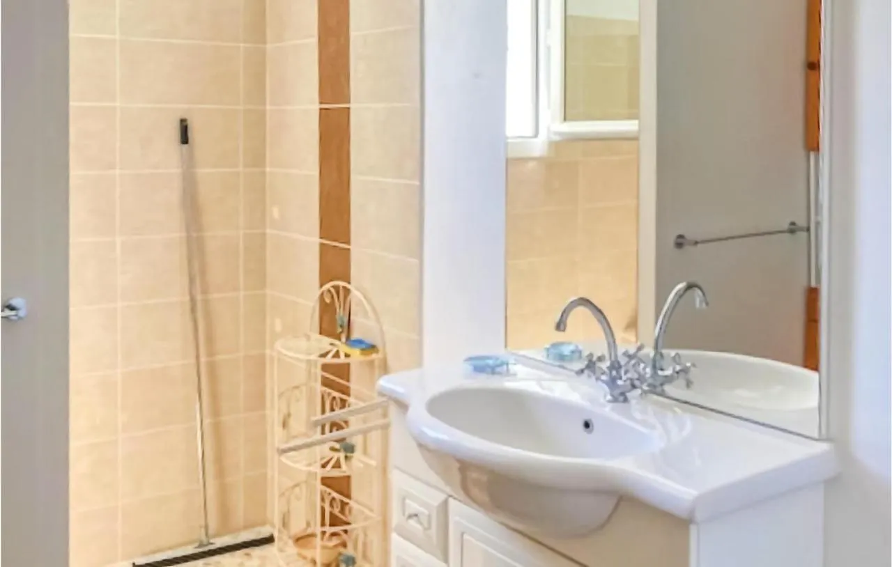 Beautiful Home In Gargas With Wifi